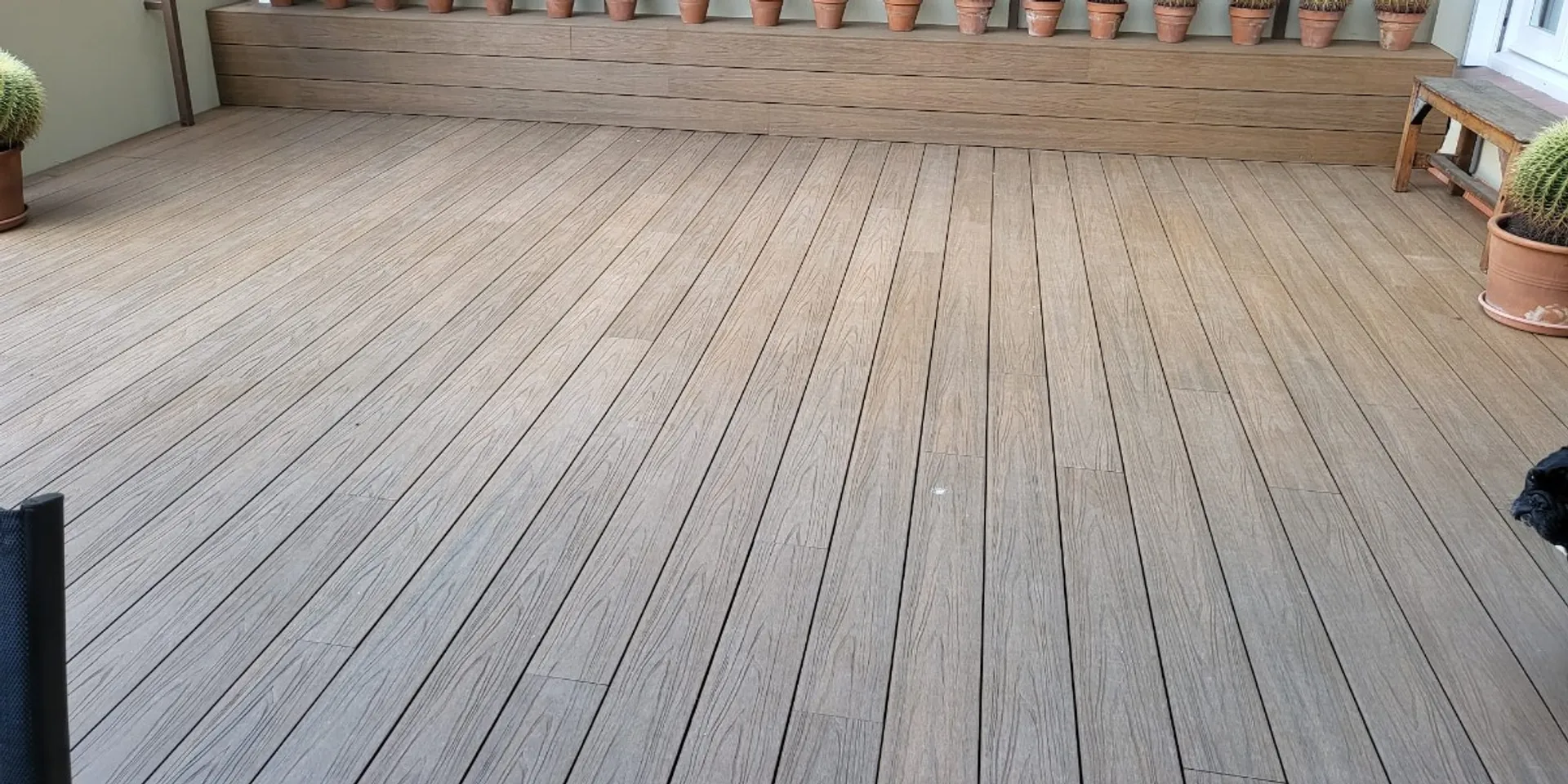 Fondo de llamada a la acción para instalacion tarima exterior en gava