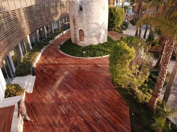 instalación de tarima exterior en instalacion tarima exterior - proceso de instalación mostrando proceso de trabajo