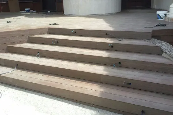 instalación de tarima exterior propiedad en Gavà - vista del proyecto mostrando vista detallada