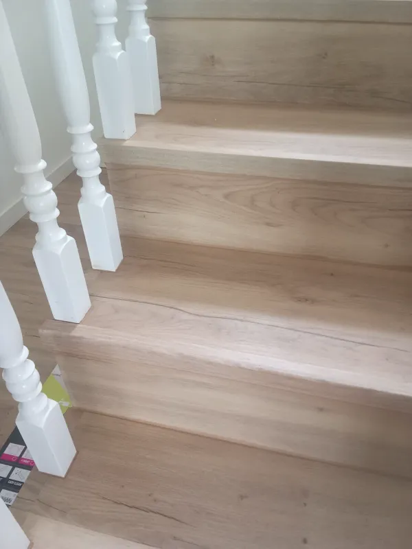 instalación de suelo laminado en instalacion suelo laminado - vista del proyecto mostrando técnica profesional