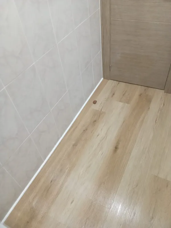 instalación de suelo laminado en instalacion suelo laminado - proceso de instalación mostrando materiales de calidad