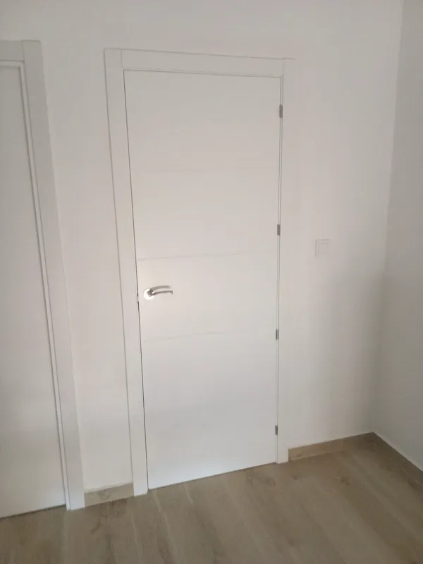 instalación de puertas nuevas en instalacion puertas nuevas - vista del proyecto mostrando técnica profesional