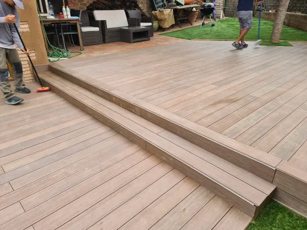 instalación de tarima exterior en instalacion tarima exterior - vista del proyecto mostrando vista detallada