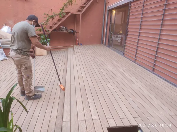 instalación de tarima exterior en instalacion tarima exterior - proceso de instalación mostrando proceso de trabajo