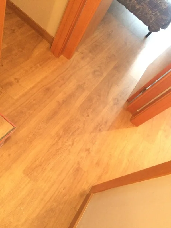instalación de suelo laminado casa en Sant Cugat - vista del proyecto mostrando acabado perfecto