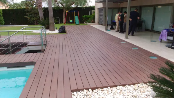 instalación de tarima exterior en instalacion tarima exterior - trabajo profesional mostrando acabado perfecto