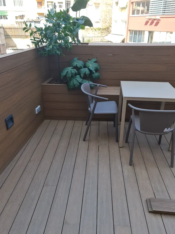 instalación de tarima exterior en instalacion tarima exterior - proceso de instalación mostrando materiales de calidad